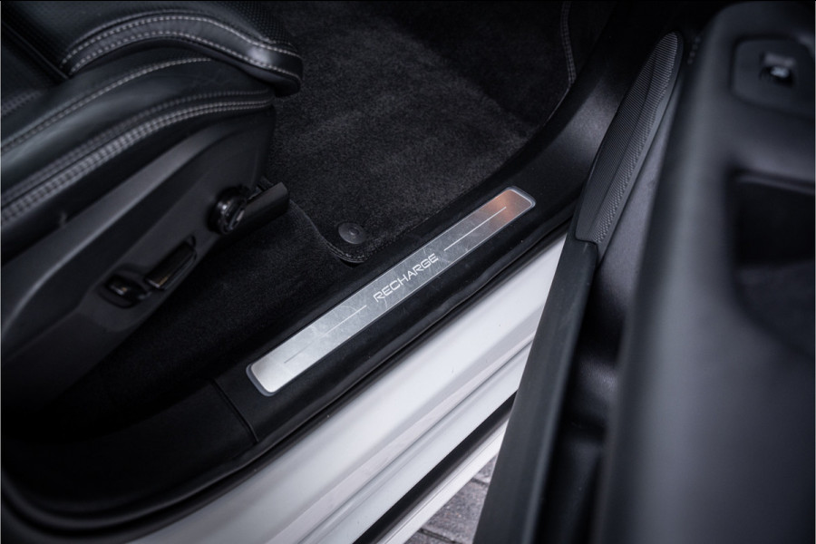Volvo XC90 2.0 T8 Recharge AWD R-Design - Panorama | Luchtvering | B&W | Memory | Elek. Trekhaak | Stoelkoeling | Massage