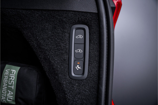 Volvo XC90 2.0 T8 Recharge AWD R-Design - Panorama | Luchtvering | B&W | Memory | Elek. Trekhaak | Stoelkoeling | Massage