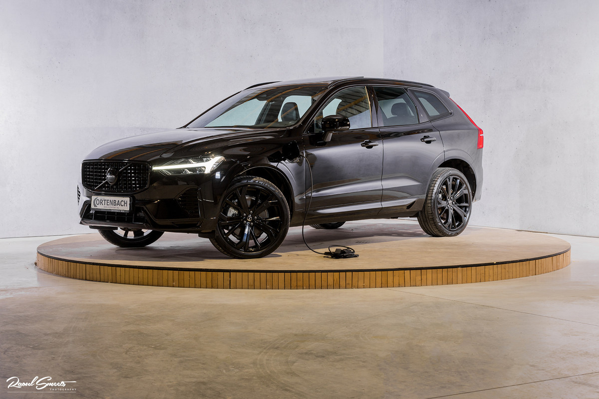 Volvo XC60 2.0 T8 Plug-in hybrid AWD Plus Black Edition | Long Range | Adaptieve cruise | Zwenkbare trekhaak | Harman Kardon | Panorama dak