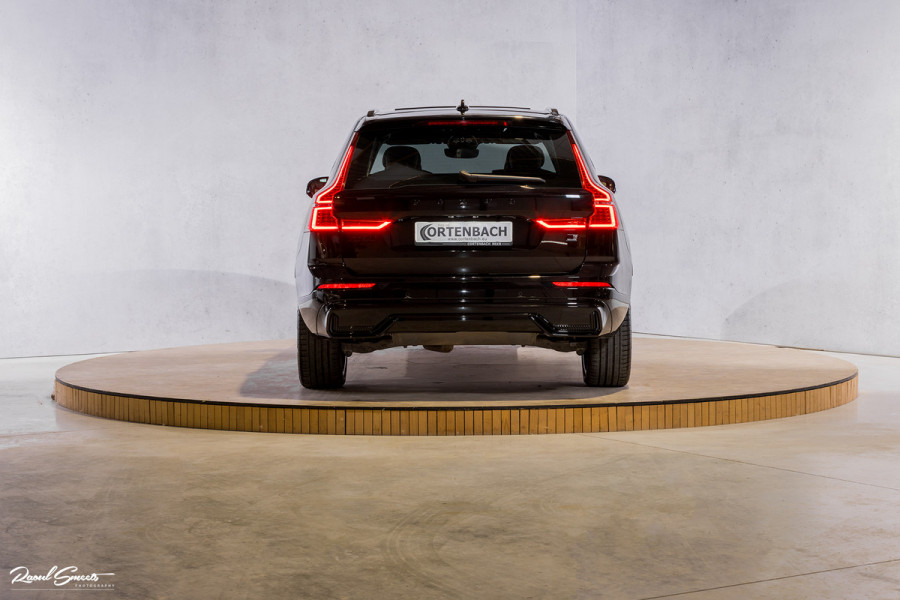Volvo XC60 2.0 T8 Plug-in hybrid AWD Plus Black Edition | Long Range | Adaptieve cruise | Zwenkbare trekhaak | Harman Kardon | Panorama dak