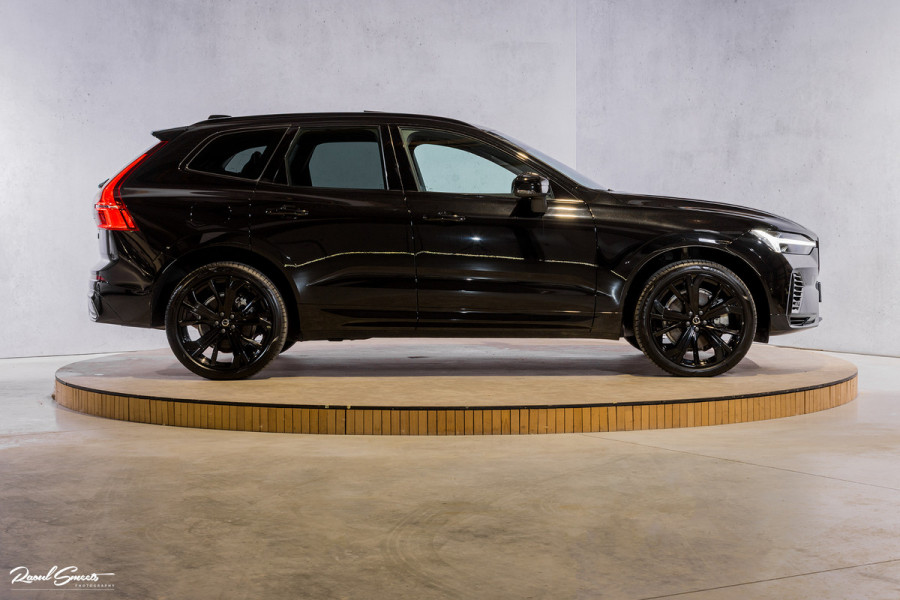 Volvo XC60 2.0 T8 Plug-in hybrid AWD Plus Black Edition | Long Range | Adaptieve cruise | Zwenkbare trekhaak | Harman Kardon | Panorama dak