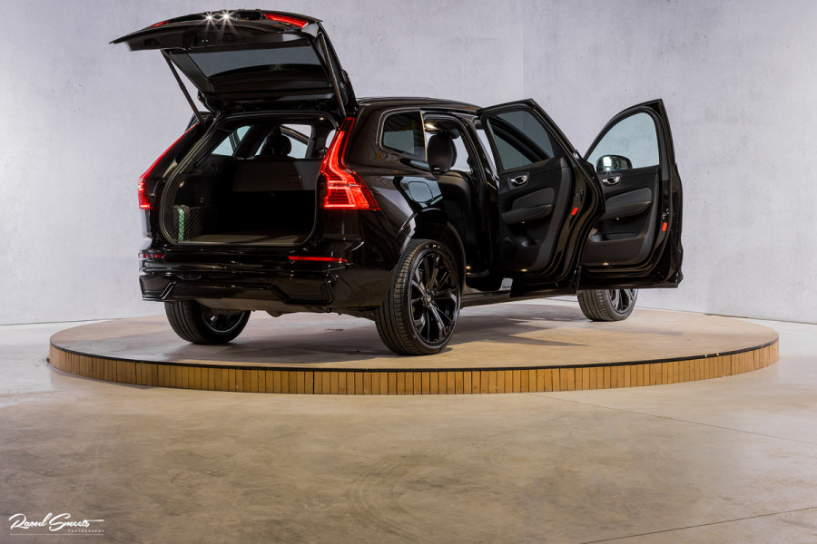 Volvo XC60 2.0 T8 Plug-in hybrid AWD Plus Black Edition | Long Range | Adaptieve cruise | Zwenkbare trekhaak | Harman Kardon | Panorama dak
