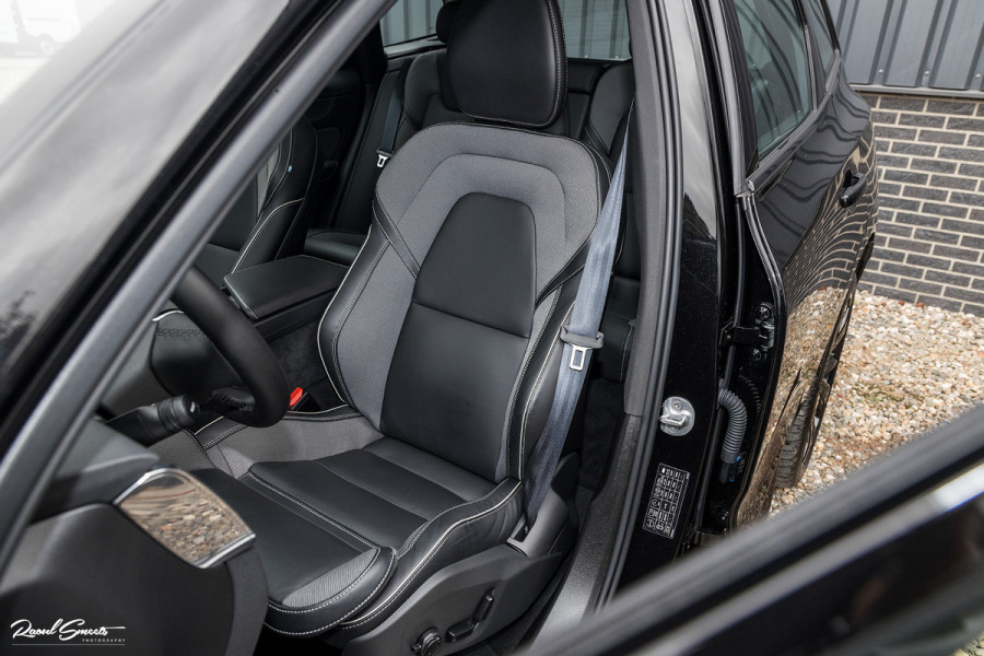 Volvo XC60 2.0 T8 Plug-in hybrid AWD Plus Black Edition | Long Range | Adaptieve cruise | Zwenkbare trekhaak | Harman Kardon | Panorama dak