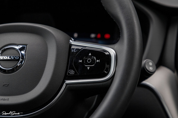 Volvo XC60 2.0 T8 Plug-in hybrid AWD Plus Black Edition | Long Range | Adaptieve cruise | Zwenkbare trekhaak | Harman Kardon | Panorama dak