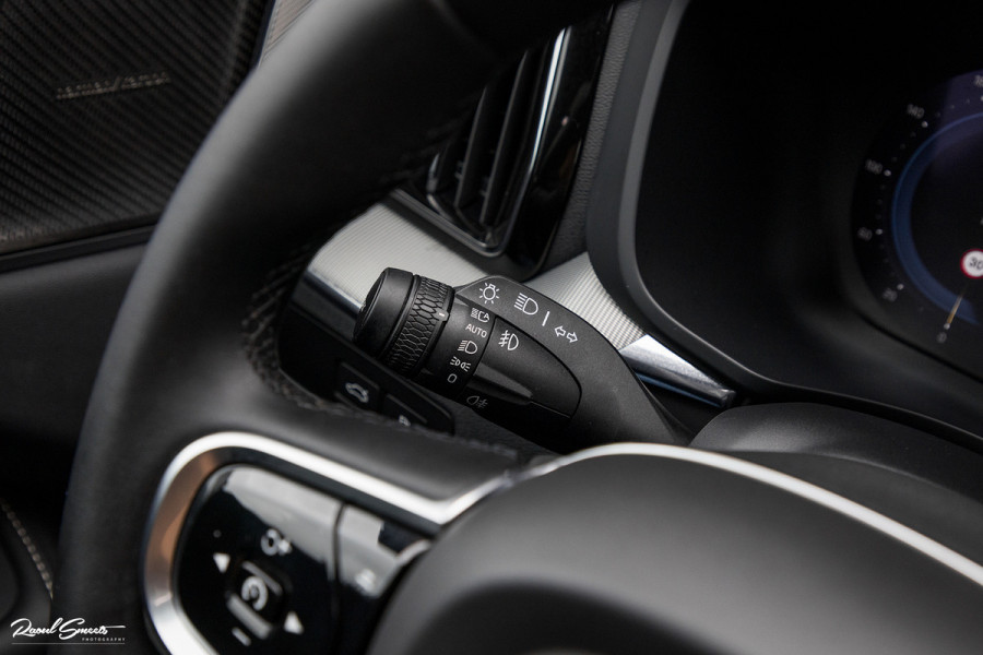 Volvo XC60 2.0 T8 Plug-in hybrid AWD Plus Black Edition | Long Range | Adaptieve cruise | Zwenkbare trekhaak | Harman Kardon | Panorama dak