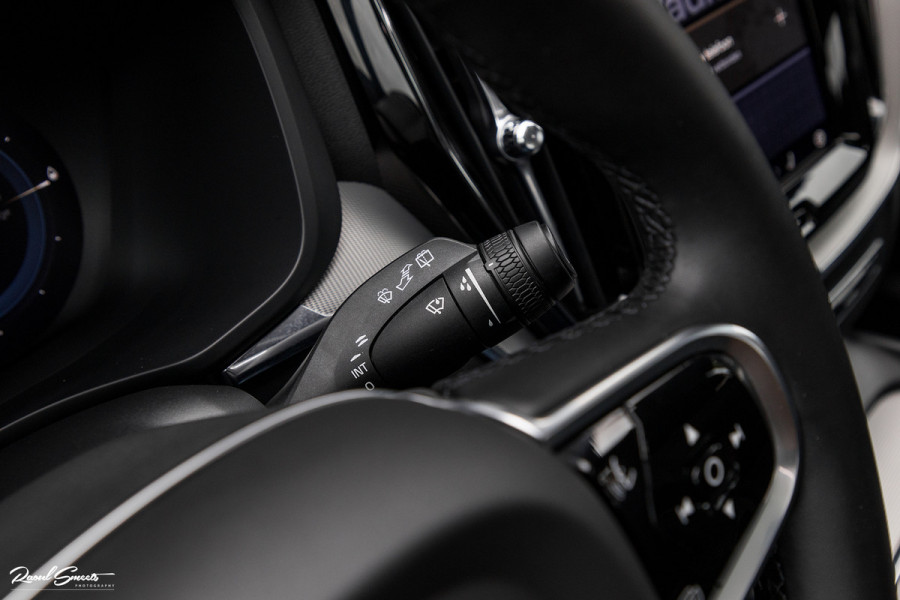 Volvo XC60 2.0 T8 Plug-in hybrid AWD Plus Black Edition | Long Range | Adaptieve cruise | Zwenkbare trekhaak | Harman Kardon | Panorama dak