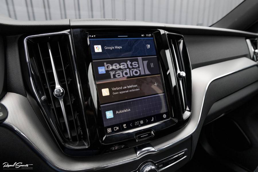 Volvo XC60 2.0 T8 Plug-in hybrid AWD Plus Black Edition | Long Range | Adaptieve cruise | Zwenkbare trekhaak | Harman Kardon | Panorama dak