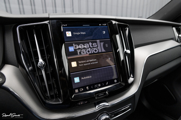 Volvo XC60 2.0 T8 Plug-in hybrid AWD Plus Black Edition | Long Range | Adaptieve cruise | Zwenkbare trekhaak | Harman Kardon | Panorama dak