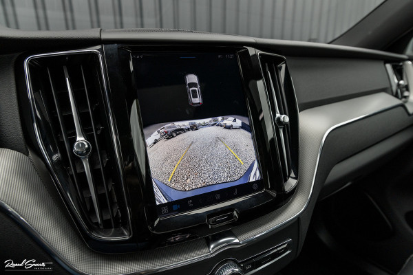 Volvo XC60 2.0 T8 Plug-in hybrid AWD Plus Black Edition | Long Range | Adaptieve cruise | Zwenkbare trekhaak | Harman Kardon | Panorama dak