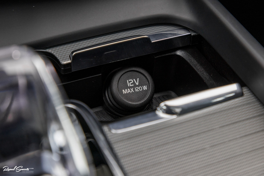 Volvo XC60 2.0 T8 Plug-in hybrid AWD Plus Black Edition | Long Range | Adaptieve cruise | Zwenkbare trekhaak | Harman Kardon | Panorama dak