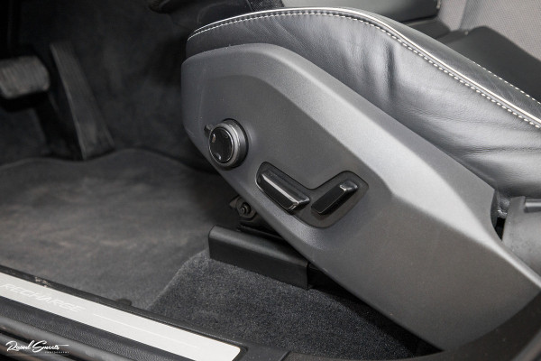 Volvo XC60 2.0 T8 Plug-in hybrid AWD Plus Black Edition | Long Range | Adaptieve cruise | Zwenkbare trekhaak | Harman Kardon | Panorama dak