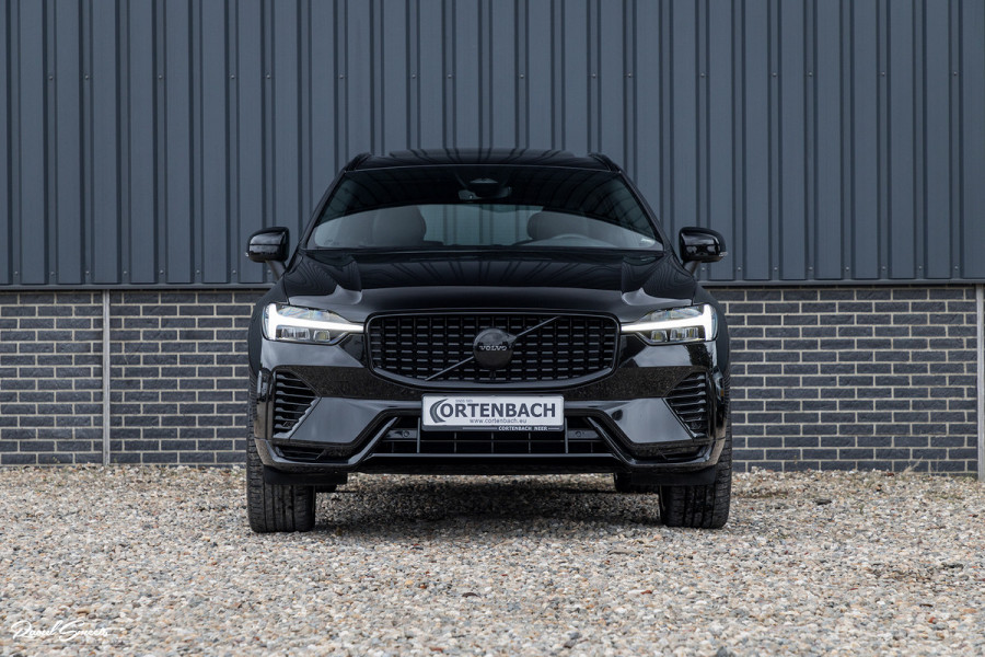 Volvo XC60 2.0 T8 Plug-in hybrid AWD Plus Black Edition | Long Range | Adaptieve cruise | Zwenkbare trekhaak | Harman Kardon | Panorama dak