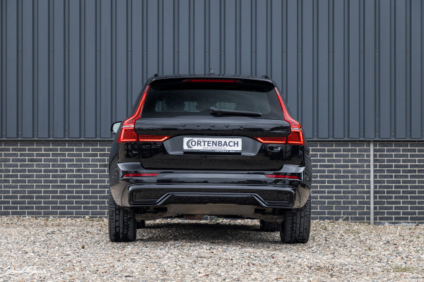 Volvo XC60 2.0 T8 Plug-in hybrid AWD Plus Black Edition | Long Range | Adaptieve cruise | Zwenkbare trekhaak | Harman Kardon | Panorama dak