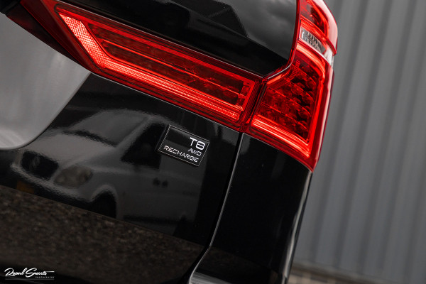 Volvo XC60 2.0 T8 Plug-in hybrid AWD Plus Black Edition | Long Range | Adaptieve cruise | Zwenkbare trekhaak | Harman Kardon | Panorama dak
