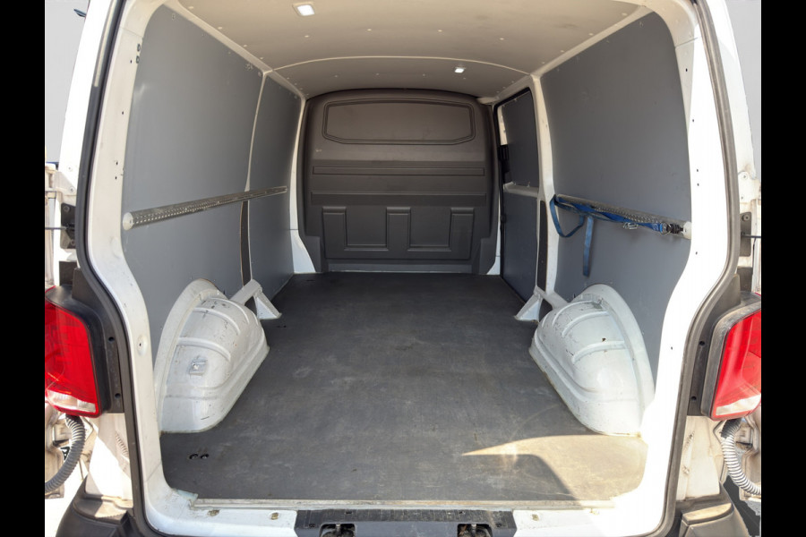 Volkswagen Transporter 2.0 TDI 150PK EURO6L2H1 32 Cruise control/navigatie systeem/trekhaak