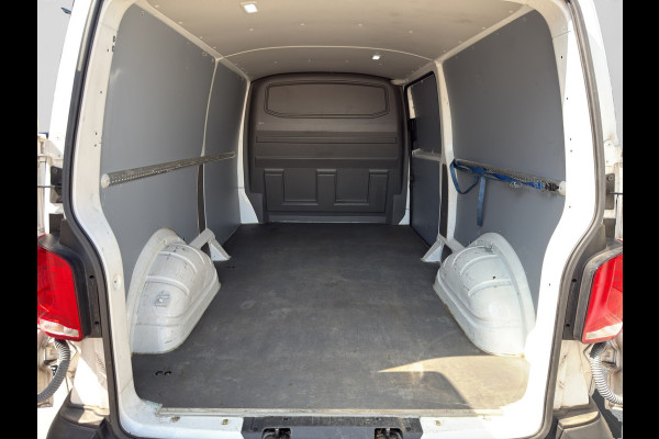 Volkswagen Transporter 2.0 TDI 150PK EURO6L2H1 32 Cruise control/navigatie systeem/trekhaak