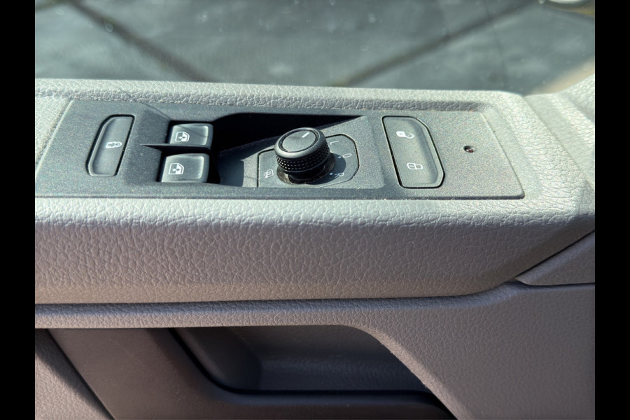 Volkswagen Transporter 2.0 TDI 150PK EURO6L2H1 32 Cruise control/navigatie systeem/trekhaak