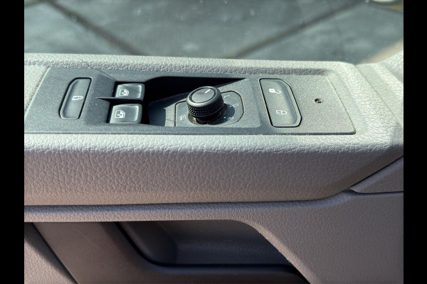 Volkswagen Transporter 2.0 TDI 150PK EURO6L2H1 32 Cruise control/navigatie systeem/trekhaak