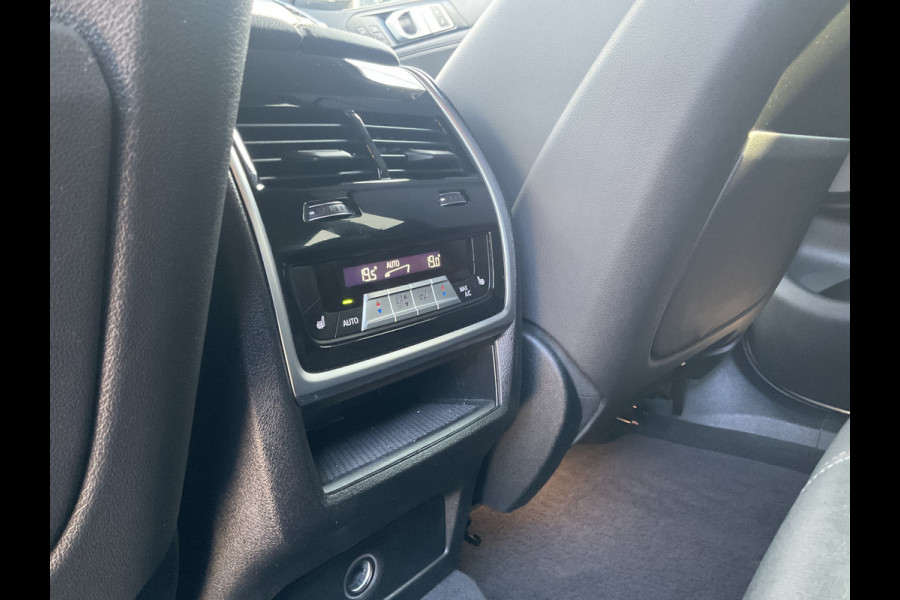 BMW X6 M50D High Executive M-Sport HUD Trekhaak Harman/Kardon Laser-Led 360Cam 32940KM! BMW X6 M50D High Executive M-Sport HUD Trekhaak Harman/Kardon Laser-Led 360Cam 32940KM!