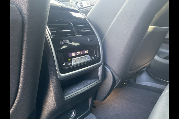 BMW X6 M50D High Executive M-Sport HUD Trekhaak Harman/Kardon Laser-Led 360Cam 32940KM! BMW X6 M50D High Executive M-Sport HUD Trekhaak Harman/Kardon Laser-Led 360Cam 32940KM!