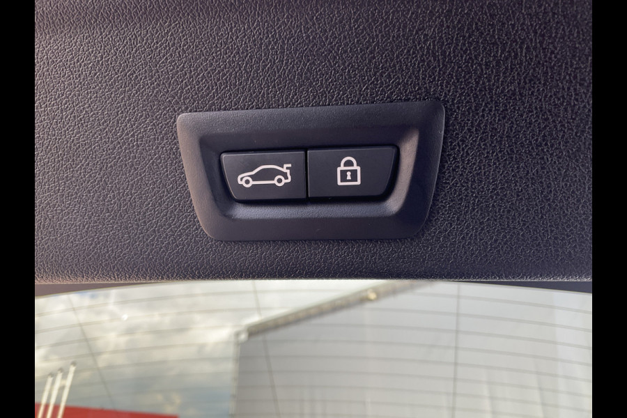 BMW X6 M50D High Executive M-Sport HUD Trekhaak Harman/Kardon Laser-Led 360Cam 32940KM! BMW X6 M50D High Executive M-Sport HUD Trekhaak Harman/Kardon Laser-Led 360Cam 32940KM!