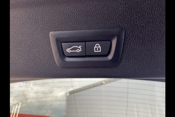 BMW X6 M50D High Executive M-Sport HUD Trekhaak Harman/Kardon Laser-Led 360Cam 32940KM! BMW X6 M50D High Executive M-Sport HUD Trekhaak Harman/Kardon Laser-Led 360Cam 32940KM!