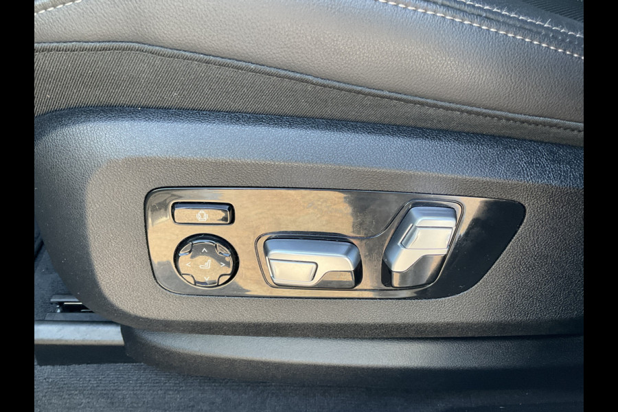 BMW X6 M50D High Executive M-Sport HUD Trekhaak Harman/Kardon Laser-Led 360Cam 32940KM! BMW X6 M50D High Executive M-Sport HUD Trekhaak Harman/Kardon Laser-Led 360Cam 32940KM!