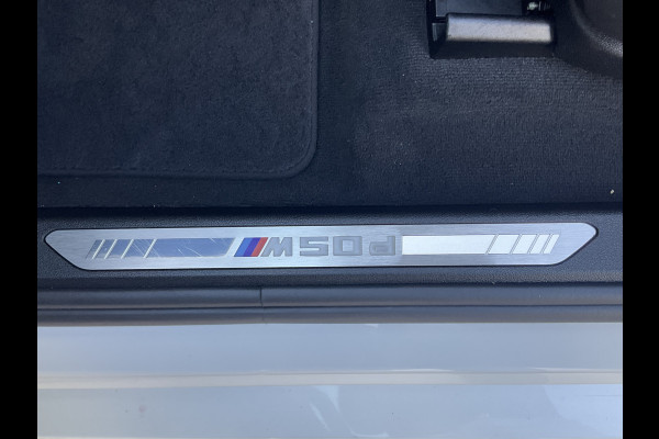 BMW X6 M50D High Executive M-Sport HUD Trekhaak Harman/Kardon Laser-Led 360Cam 32940KM! BMW X6 M50D High Executive M-Sport HUD Trekhaak Harman/Kardon Laser-Led 360Cam 32940KM!