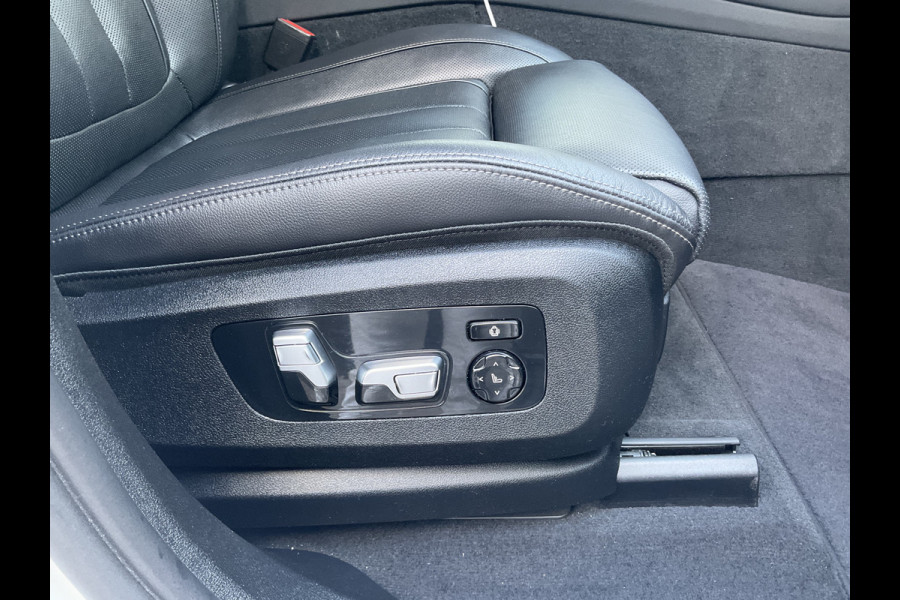 BMW X6 M50D High Executive M-Sport HUD Trekhaak Harman/Kardon Laser-Led 360Cam 32940KM! BMW X6 M50D High Executive M-Sport HUD Trekhaak Harman/Kardon Laser-Led 360Cam 32940KM!