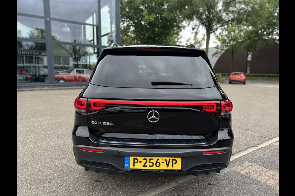 Mercedes-Benz EQB 250 AMG Line 7p. 67 kWh PANORAMADAK | ELECTR STOELEN+geheugen | AMBILIGHT | ADAPTIVE CRUISE | HEAD UP | MEGA COMPLEET!