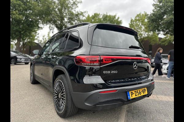 Mercedes-Benz EQB 250 AMG Line 7p. 67 kWh PANORAMADAK | ELECTR STOELEN+geheugen | AMBILIGHT | ADAPTIVE CRUISE | HEAD UP | MEGA COMPLEET!