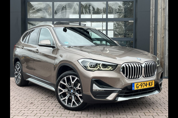 BMW X1 sDrive20i 192PK VDL Nedcar Edition | Pano | Trekhaak | LED | M Sport | Stoelverwarming | Leder | HUD | Elek. achterklep | Camera |