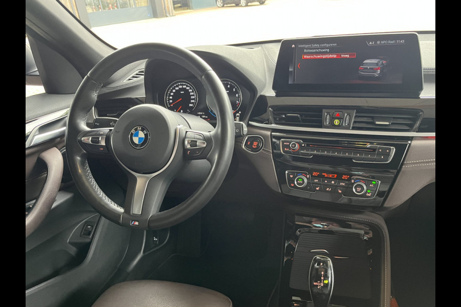 BMW X1 sDrive20i 192PK VDL Nedcar Edition | Pano | Trekhaak | LED | M Sport | Stoelverwarming | Leder | HUD | Elek. achterklep | Camera |