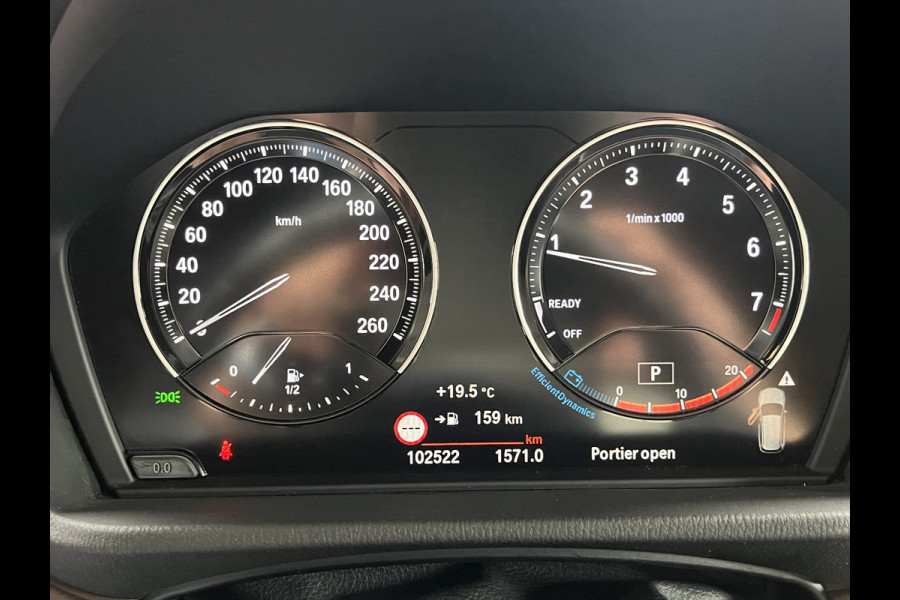BMW X1 sDrive20i 192PK VDL Nedcar Edition | Pano | Trekhaak | LED | M Sport | Stoelverwarming | Leder | HUD | Elek. achterklep | Camera |