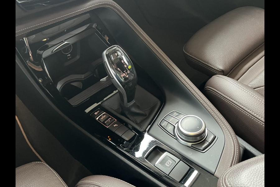 BMW X1 sDrive20i 192PK VDL Nedcar Edition | Pano | Trekhaak | LED | M Sport | Stoelverwarming | Leder | HUD | Elek. achterklep | Camera |