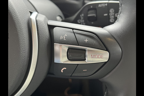 BMW X1 sDrive20i 192PK VDL Nedcar Edition | Pano | Trekhaak | LED | M Sport | Stoelverwarming | Leder | HUD | Elek. achterklep | Camera |