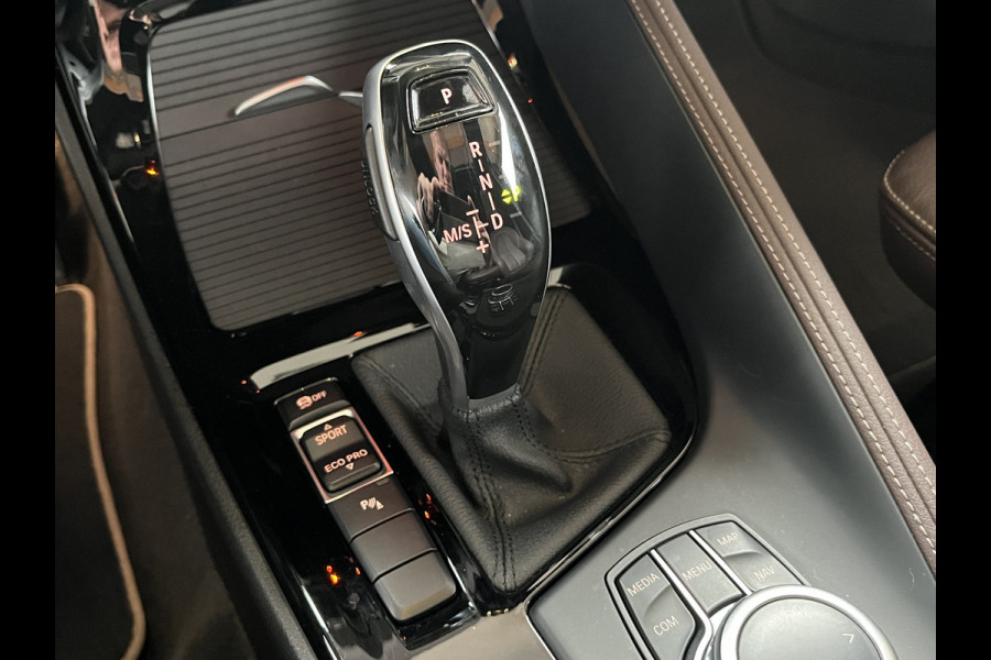 BMW X1 sDrive20i 192PK VDL Nedcar Edition | Pano | Trekhaak | LED | M Sport | Stoelverwarming | Leder | HUD | Elek. achterklep | Camera |