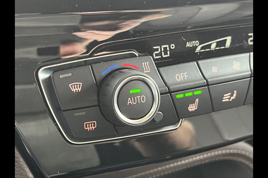 BMW X1 sDrive20i 192PK VDL Nedcar Edition | Pano | Trekhaak | LED | M Sport | Stoelverwarming | Leder | HUD | Elek. achterklep | Camera |