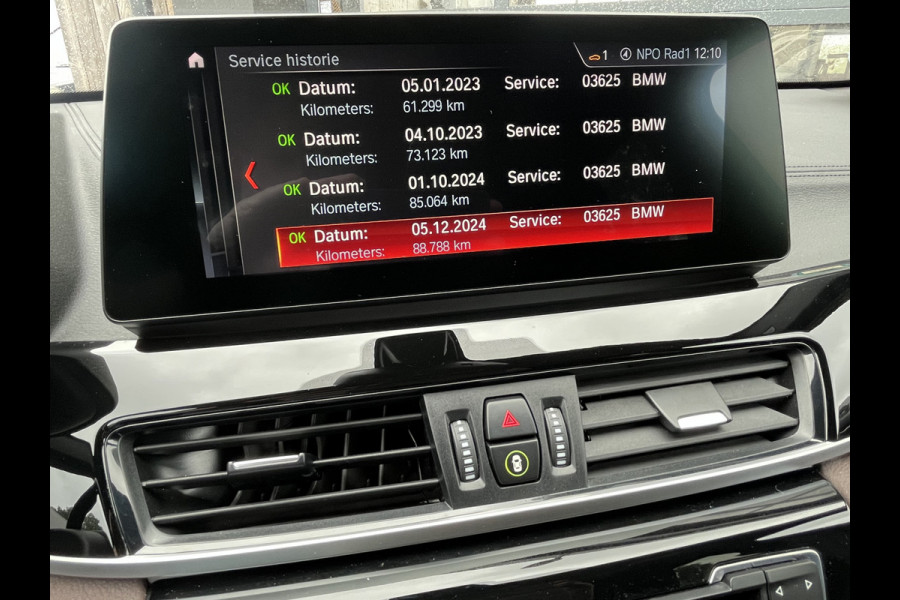 BMW X1 sDrive20i 192PK VDL Nedcar Edition | Pano | Trekhaak | LED | M Sport | Stoelverwarming | Leder | HUD | Elek. achterklep | Camera |