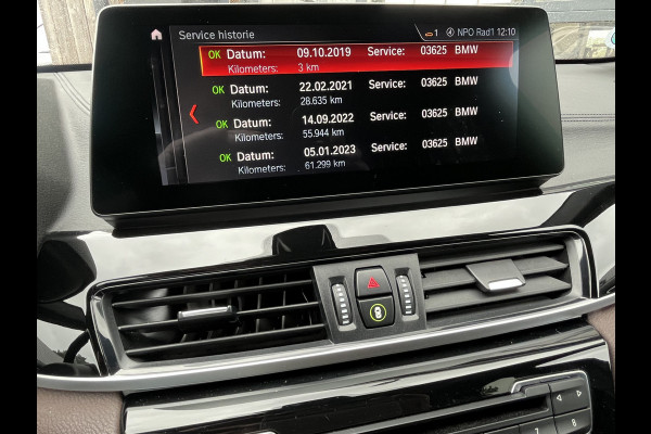 BMW X1 sDrive20i 192PK VDL Nedcar Edition | Pano | Trekhaak | LED | M Sport | Stoelverwarming | Leder | HUD | Elek. achterklep | Camera |