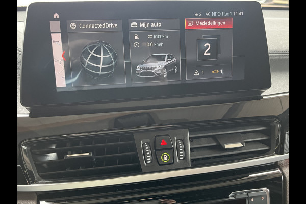 BMW X1 sDrive20i 192PK VDL Nedcar Edition | Pano | Trekhaak | LED | M Sport | Stoelverwarming | Leder | HUD | Elek. achterklep | Camera |