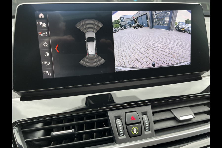 BMW X1 sDrive20i 192PK VDL Nedcar Edition | Pano | Trekhaak | LED | M Sport | Stoelverwarming | Leder | HUD | Elek. achterklep | Camera |