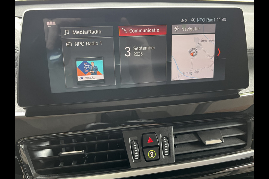 BMW X1 sDrive20i 192PK VDL Nedcar Edition | Pano | Trekhaak | LED | M Sport | Stoelverwarming | Leder | HUD | Elek. achterklep | Camera |