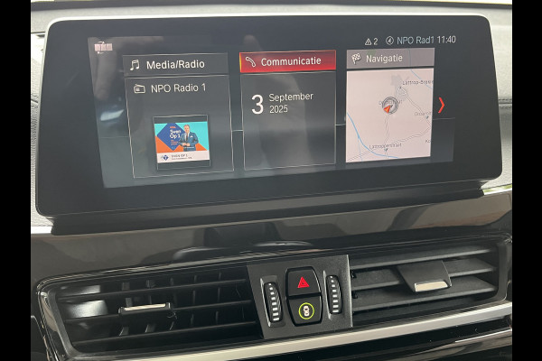 BMW X1 sDrive20i 192PK VDL Nedcar Edition | Pano | Trekhaak | LED | M Sport | Stoelverwarming | Leder | HUD | Elek. achterklep | Camera |