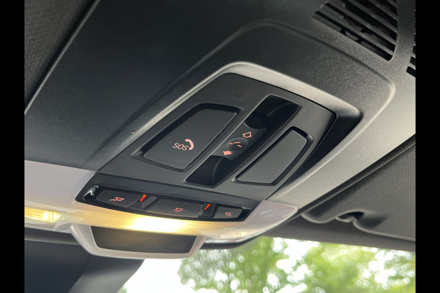 BMW X1 sDrive20i 192PK VDL Nedcar Edition | Pano | Trekhaak | LED | M Sport | Stoelverwarming | Leder | HUD | Elek. achterklep | Camera |