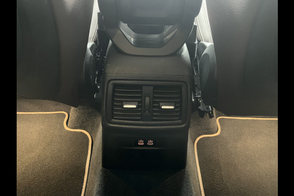 BMW X1 sDrive20i 192PK VDL Nedcar Edition | Pano | Trekhaak | LED | M Sport | Stoelverwarming | Leder | HUD | Elek. achterklep | Camera |