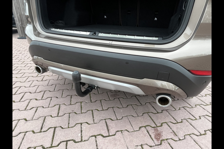 BMW X1 sDrive20i 192PK VDL Nedcar Edition | Pano | Trekhaak | LED | M Sport | Stoelverwarming | Leder | HUD | Elek. achterklep | Camera |