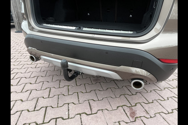 BMW X1 sDrive20i 192PK VDL Nedcar Edition | Pano | Trekhaak | LED | M Sport | Stoelverwarming | Leder | HUD | Elek. achterklep | Camera |