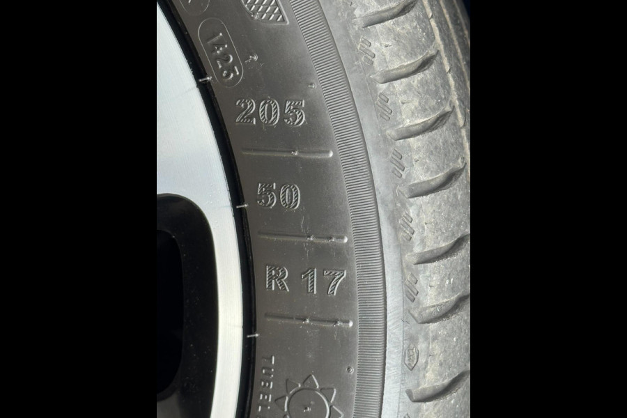 Citroën C4 Cactus 1.2 PureTech Shine - AUTOMAAT - * 73.717 KM * Navigatie I Airco I PDC I Apple Carplay I Dealer onderhouden