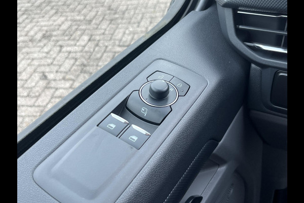 Ford Transit E-Custom 340 L2H1 Limited 65 kWh | SCI | Ford Voorraad | Trekhaak | Drive Assistance Pack | Stoelverwarming | 17 Inch | Passagiersstoel | Rijklaarprijs |